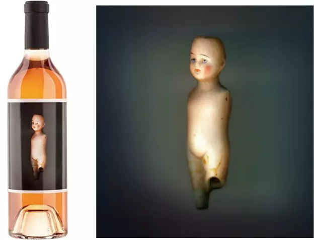 China Doll来自纳帕小有名气的酒庄Orin Swift,庄主大学主修艺术与政治,1997年左右才开始酿酒,该酒庄的多款葡萄酒酒标都极具艺术特色,而这款China Doll中国娃娃的酒标让人不寒而栗,残缺的肢体赤裸裸的出现在酒标之上,作为万圣节用酒再适合不过。 10、Vampire/吸血鬼葡萄酒