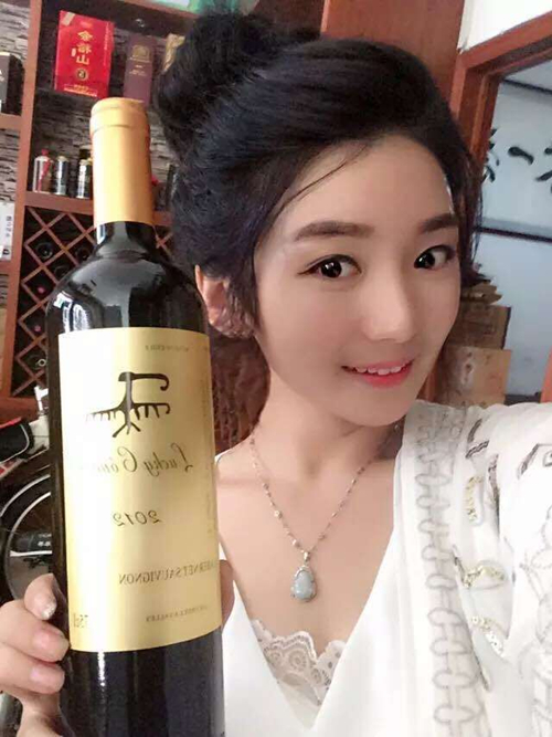 "2015最美卖酒女强人top5"评选活动开始投票