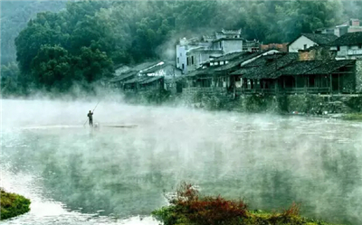 这个地处景德镇市郊的瑶里古镇被周边的婺源盖过了风头,但正因