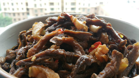 威龙有机葡萄酒美乐配熥红咸菜