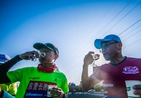 山东蓬莱举办2017葡萄酒国际马拉松大赛