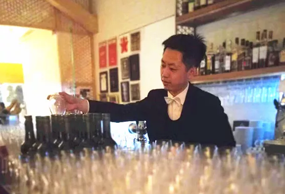 香格里拉大酒店初级侍酒师Jerry孙世伟专访：对葡萄酒不仅是工作更是兴趣